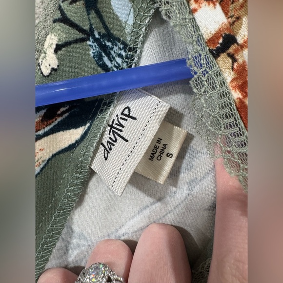 Daytrip Floral Lace Trim Top - Picture 3 of 5